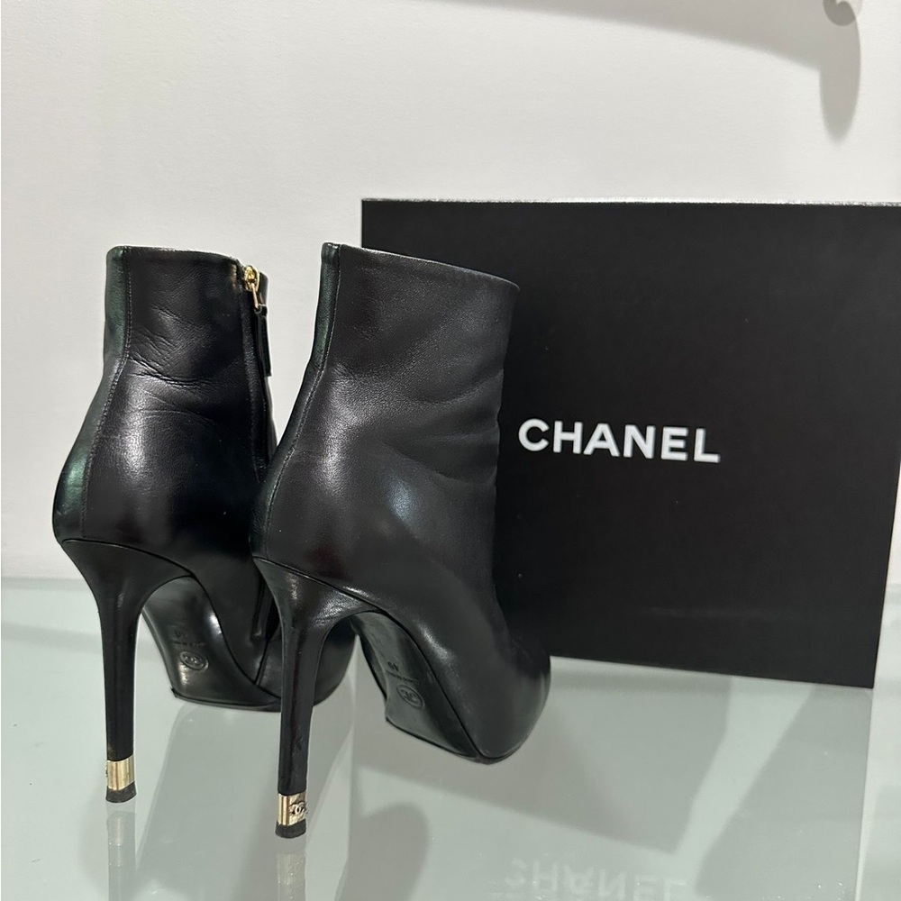 Black Chanel boots size 40
